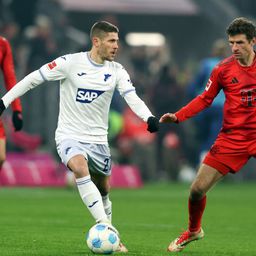 A Bayern elleni zakó után kifakadt a sztárcsatár: Egy nagy sz.r a szezon