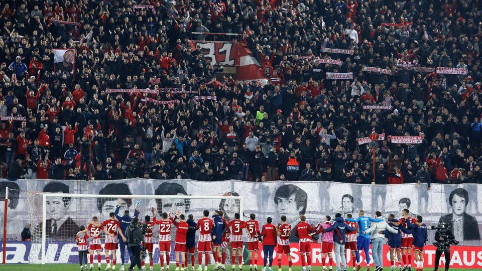 Az Olympiakosz szurkolói hasonlóan fanatikusak, mint a Ferencváros tábora – pokoli hangulat várható a visszavágón is (Fotó: sportal.gr)