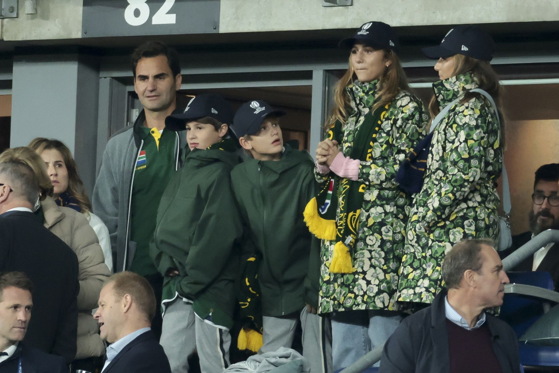 Miattuk nem tud több teniszt nézni. Federer az ikerfiaival és az ikerlányaival a tavalyi rögbi-világbajnokság döntőjén (Fotó: Getty Images)