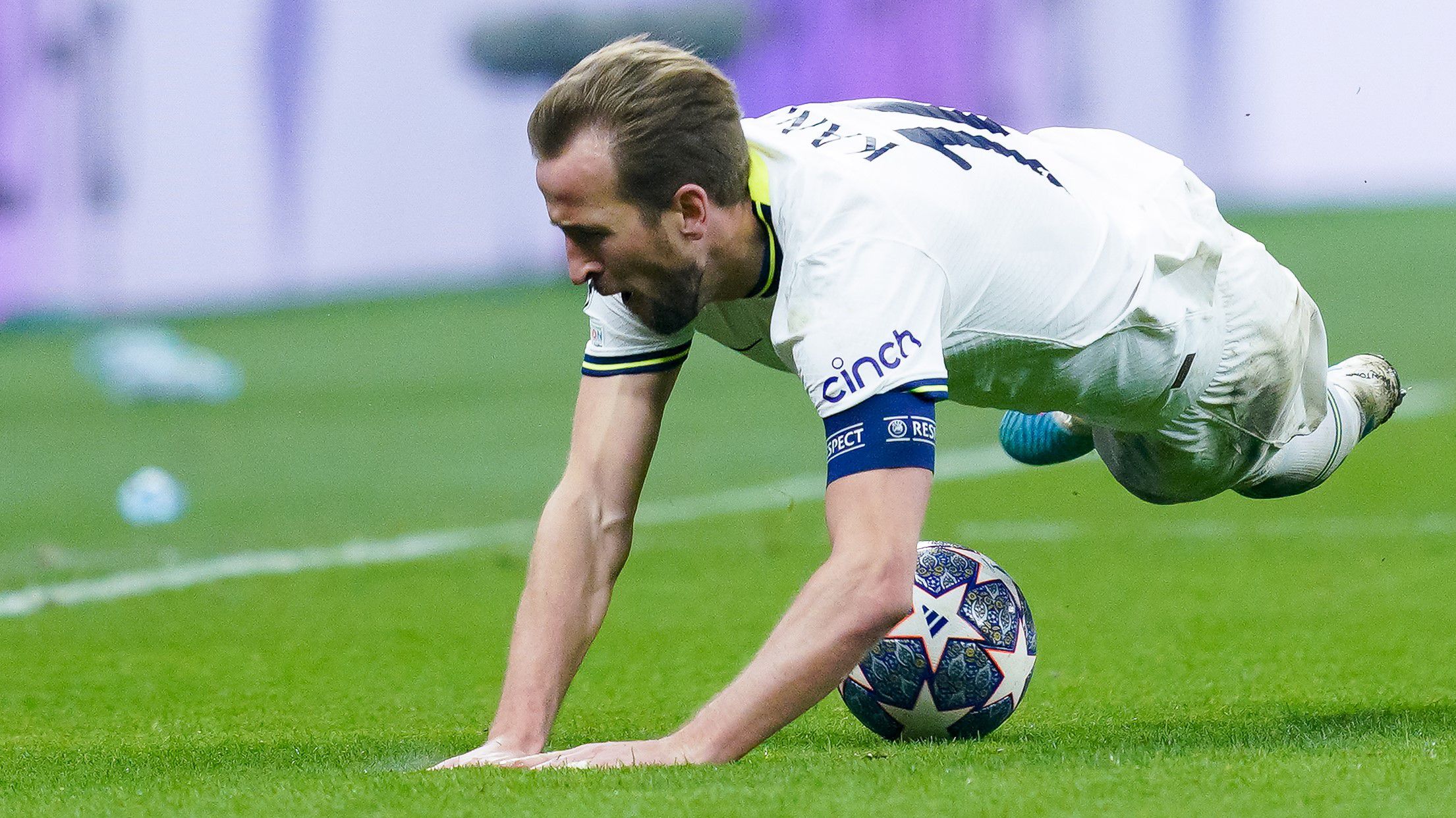 Akármit mond Sutton, Kane nem az eséseiről, hanem a góljairól híres (Fotó: Getty Images)