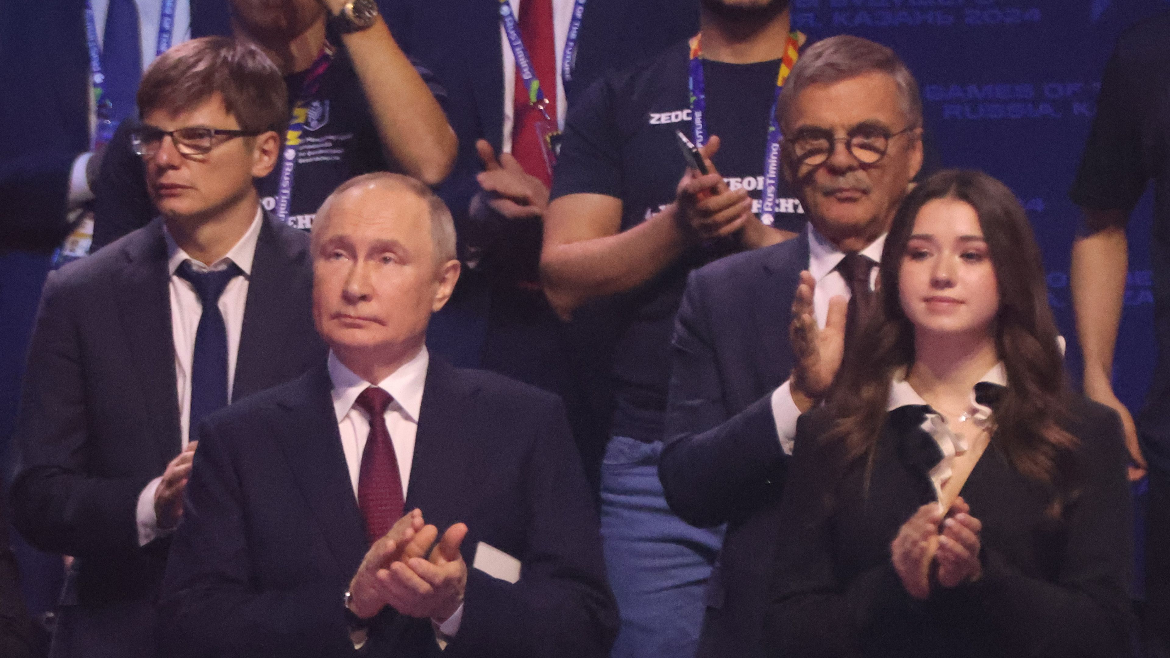 Kárpótlás? Nem korcsolyázhat, de Putyin mellett tapsolhat... (Fotó: Getty Images)