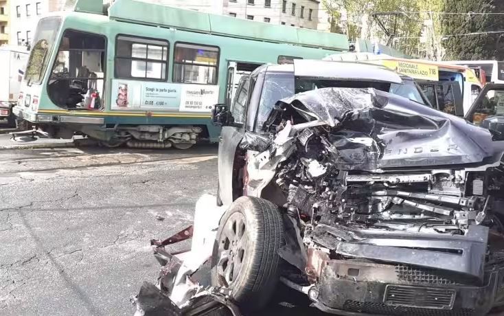 Ciro Immobile kocsija csúnyán összetört (Fotó: Sky Italia)