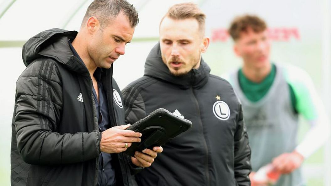 Nikolics az UEFA sportvezetői képzésének keretén belül látogatott el a varsóiakhoz (fotó: legia.com)