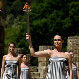 Így lobbant fel az olimpiai láng Olümpiában – videóval