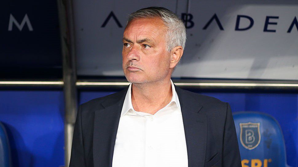 Vajon José Mourinho tényleg feláll a Fenerbahce kispadjáról? (Fotó: Getty Images)