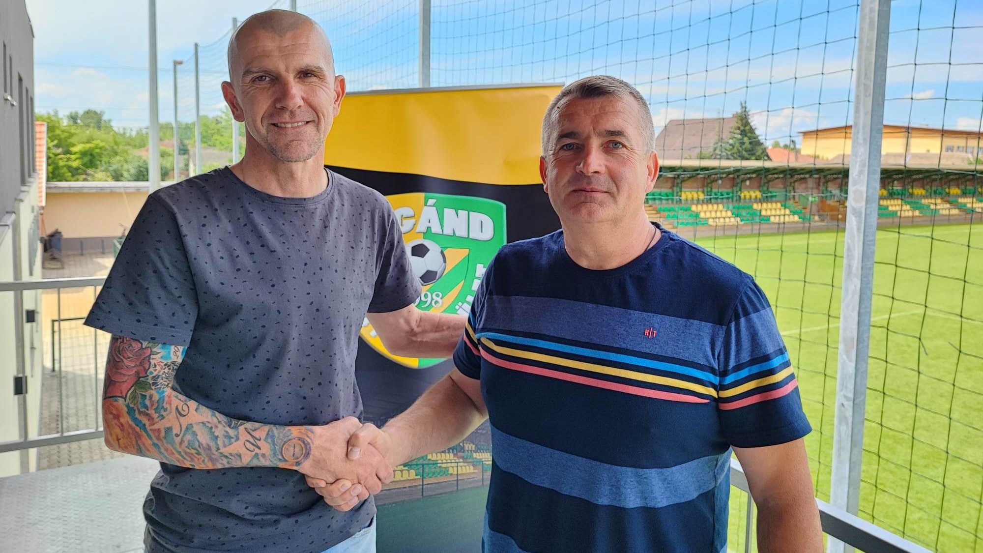 A harmadosztály Keleti csoportjának mezőnye nem lesz ismeretlen Igor Bogdanovics (balra) számára. (Fotó: cigandse.hu)