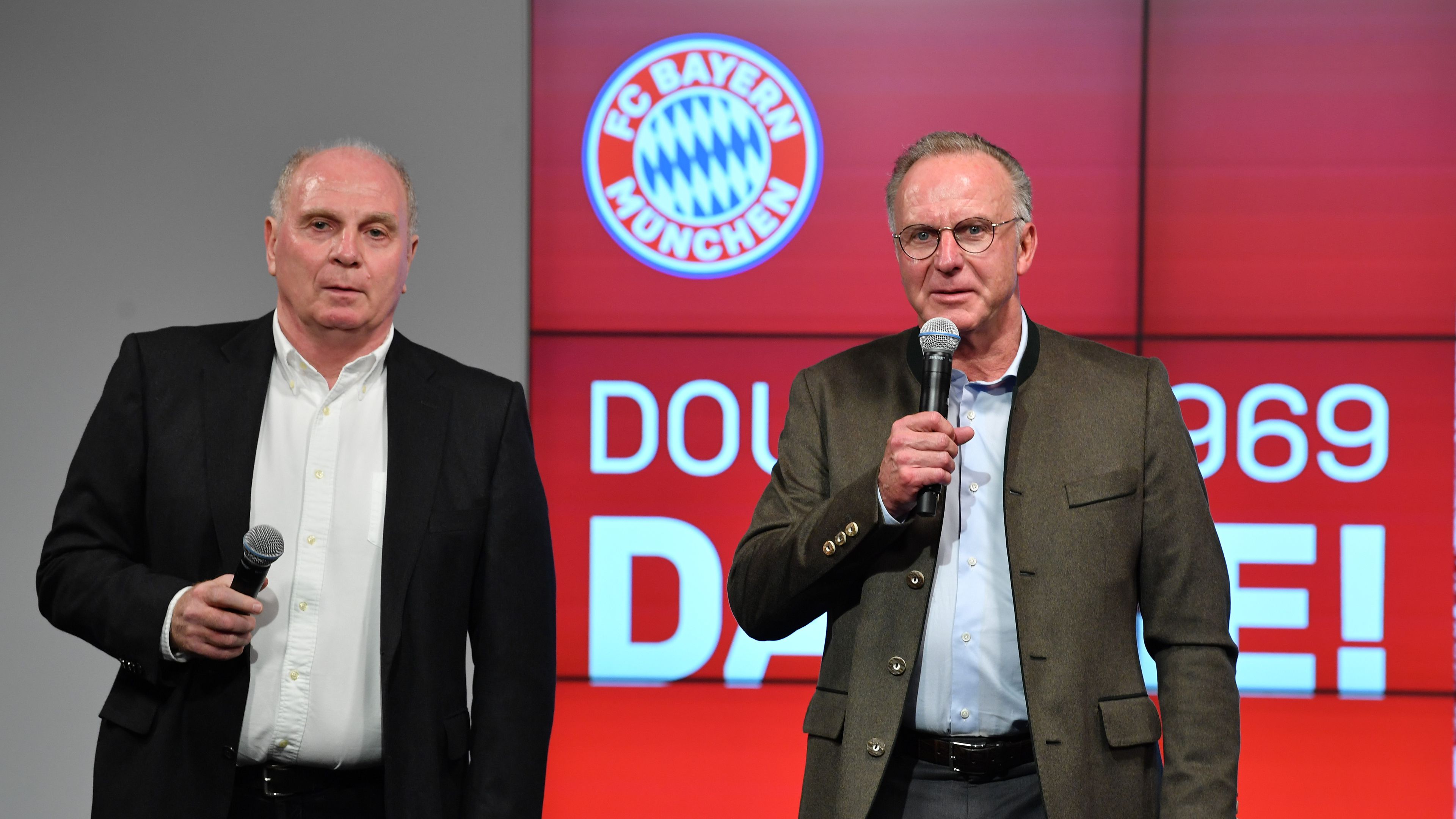 A Bayern München vezetőségébe visszatért Karl-Heinz Rummenigge (jobbra) is visszacsábítaná Pierre-Emile Höjbjerget