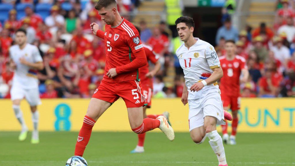 Az örmények 19 éves játékossal oktatták Walest