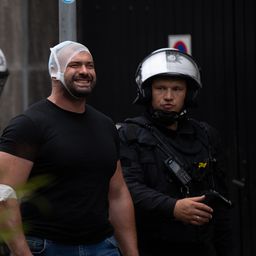 Utcai harc előzte meg az angol–szerb Eb-mérkőzést