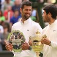Novak Djokovics és Carlos Alcaraz a díjátadó közben