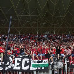 Fociláz Debrecenben: pirosba borulhat a Nagyerdei Stadion!