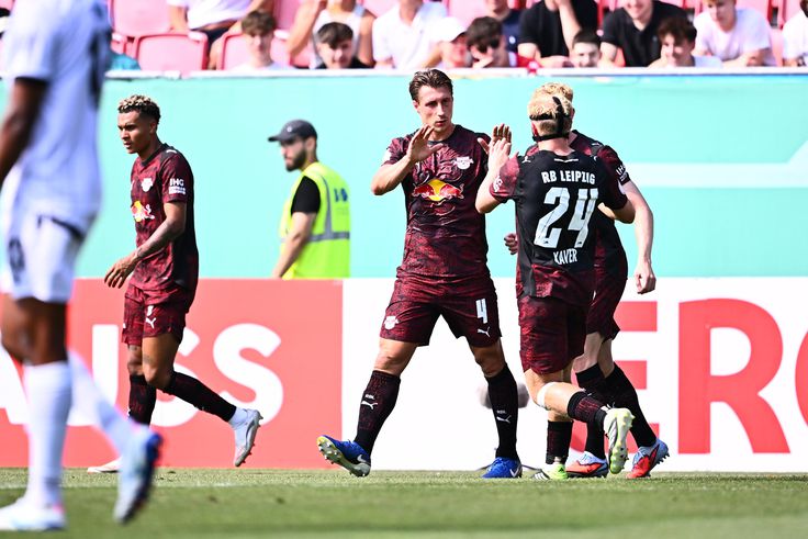 Orbán góllal és gólpasszal kezdte az idényt, Gulácsi nélkül a Lipcse megszenvedett a továbbjutásért