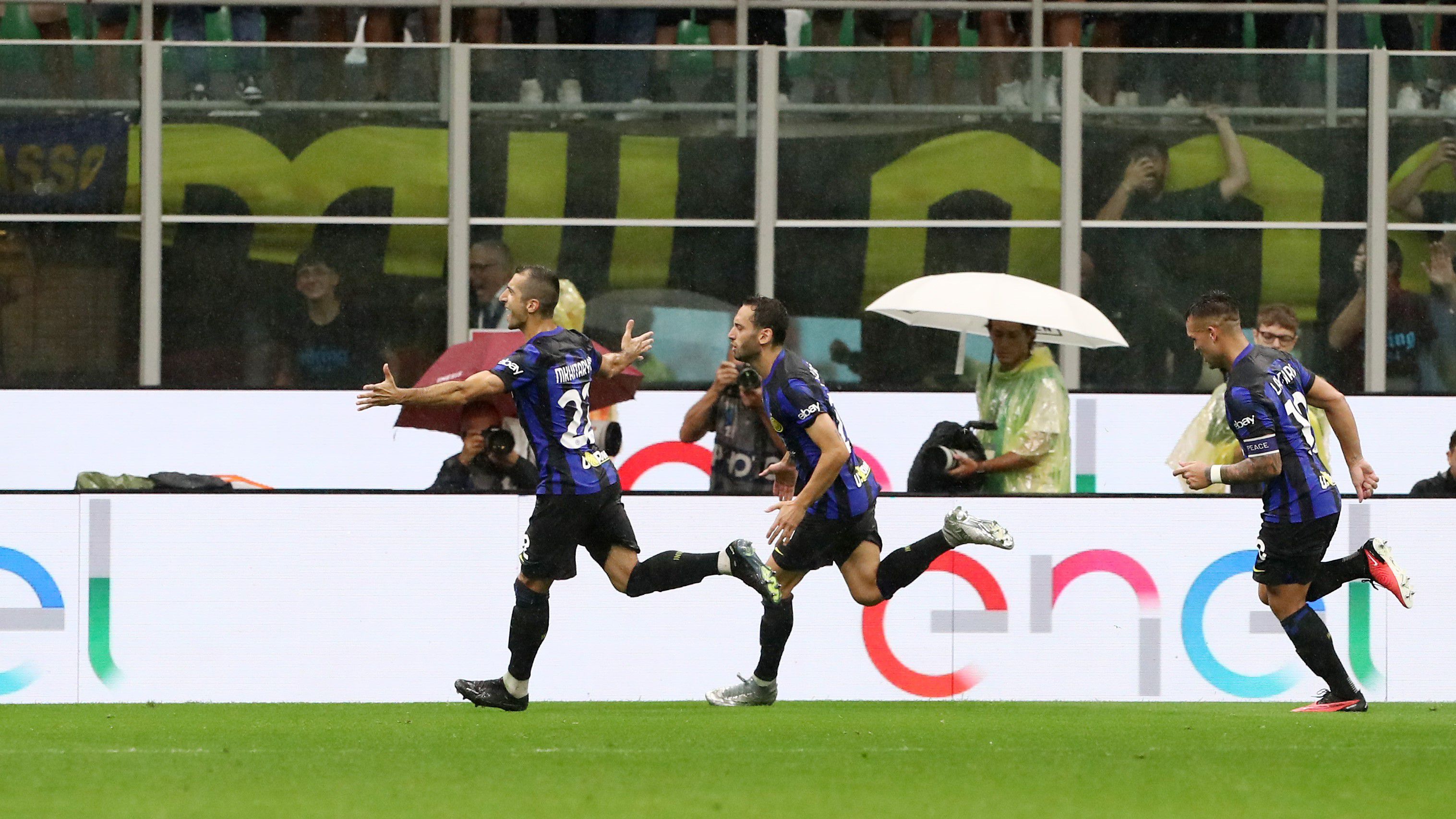 Mhitarjan duplázott, az Inter kiütötte a Milant