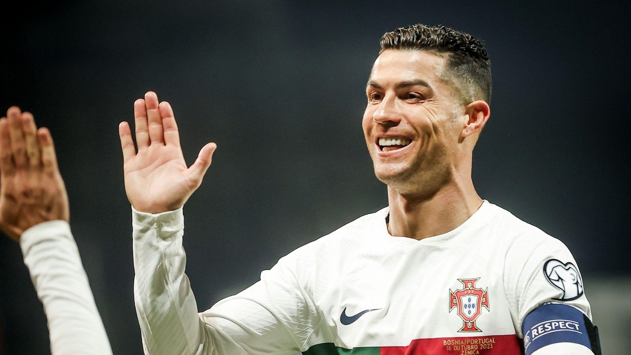 Ronaldo megint duplázott, a portugálok kiütötték Boszniát; nyertek a szlovákok