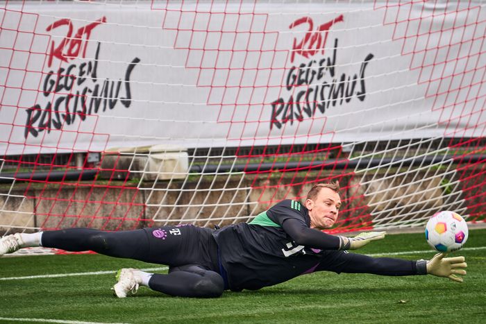 Manuel Neuer szombaton visszatérhet a Bayern München kapujába