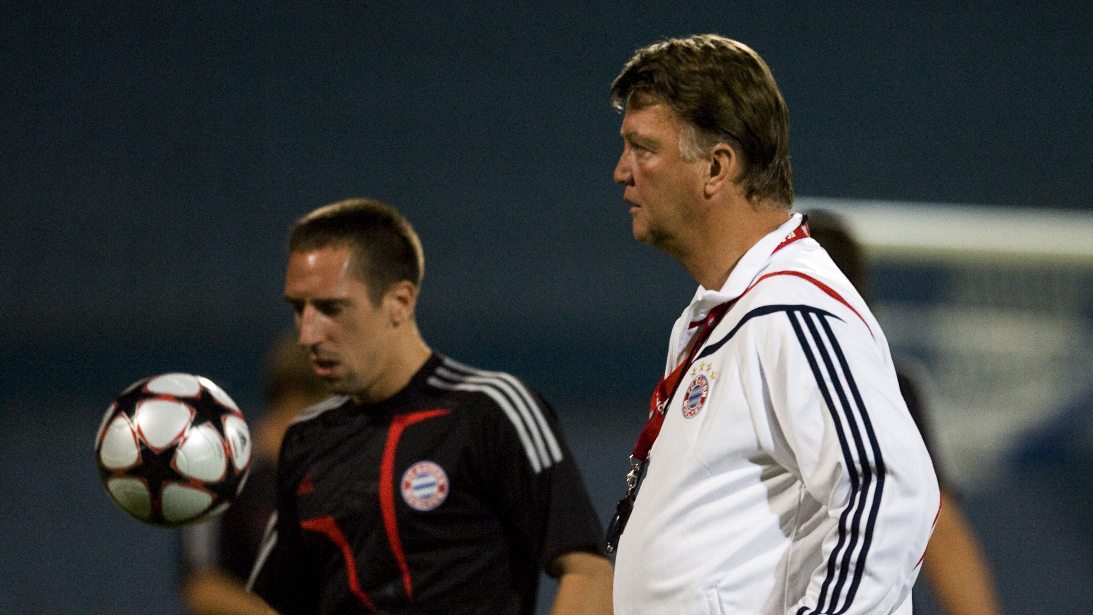 „Egy-két játékos elsírta magát Van Gaal durvaságától” – a Bayern korábbi sportigazgatója