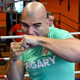 Mike Tyson mozdulatait oktatja a magyar bokszoló