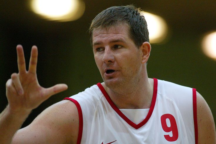 Ellopták, XXXXXXL-es kabátjait keresi a korábbi magyar válogatott óriás