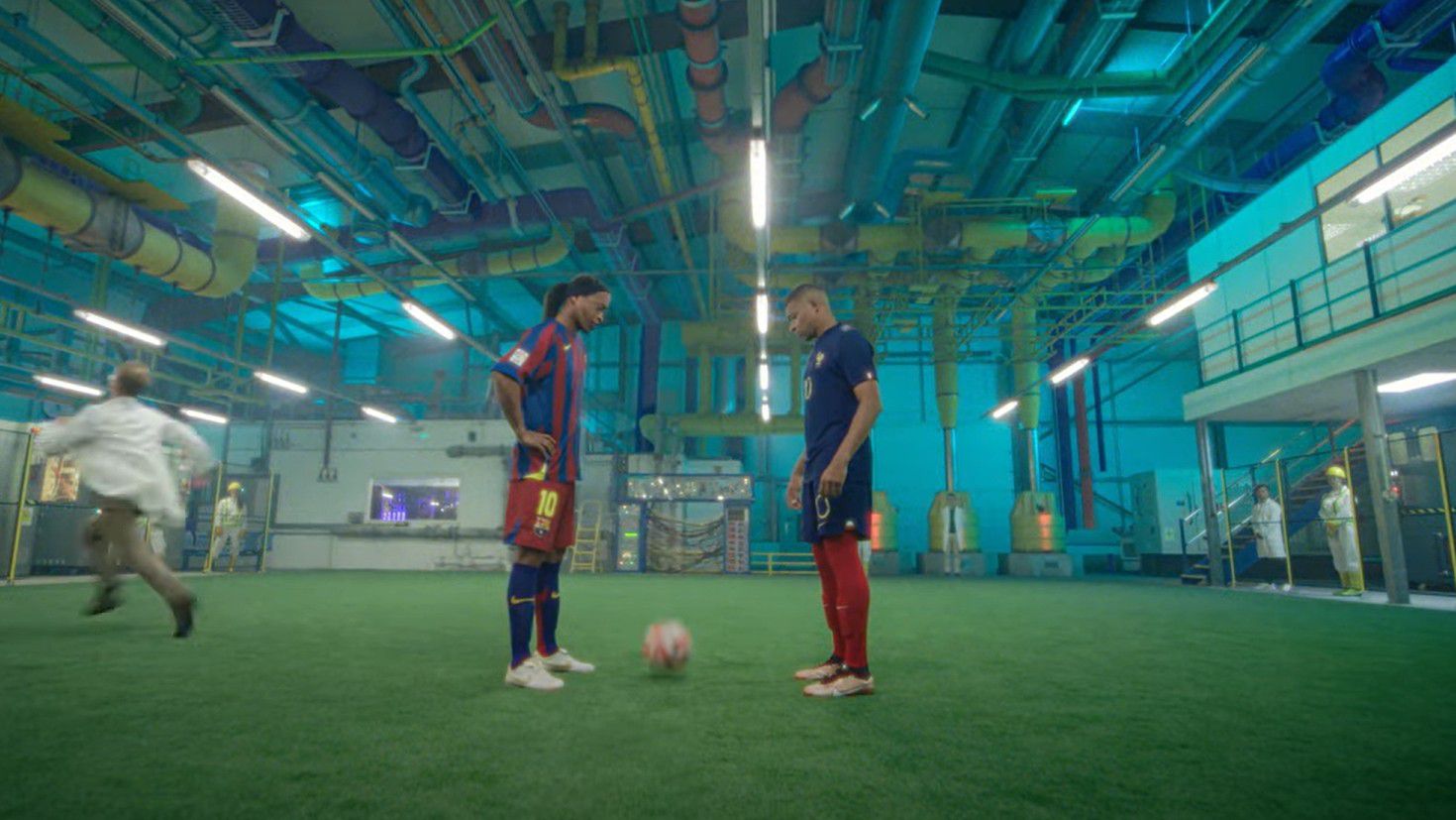 VIDEÓ: Mbappé bebőrözi Ronaldinhót – fantasztikusra sikerült a Nike új reklámja