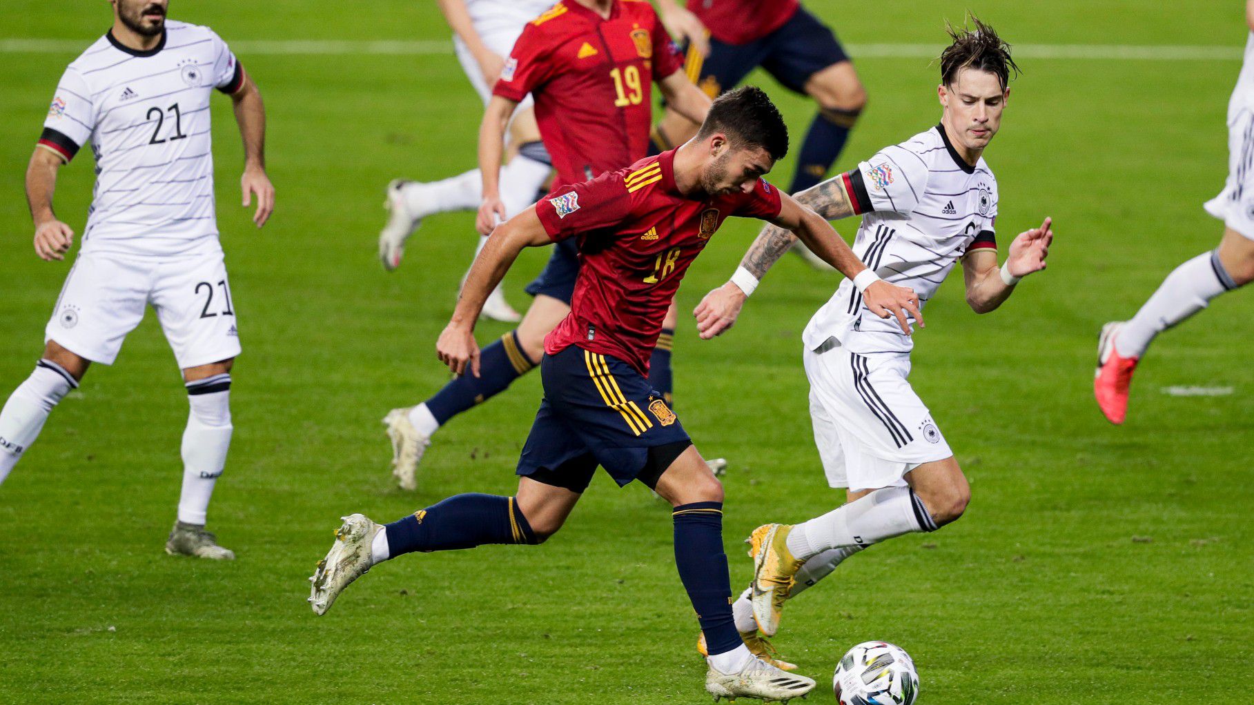 A spanyolok két éve 6–0-ra győzték le a németeket az NL-ben, Ferran Torres (labdával) három gólt szerzett