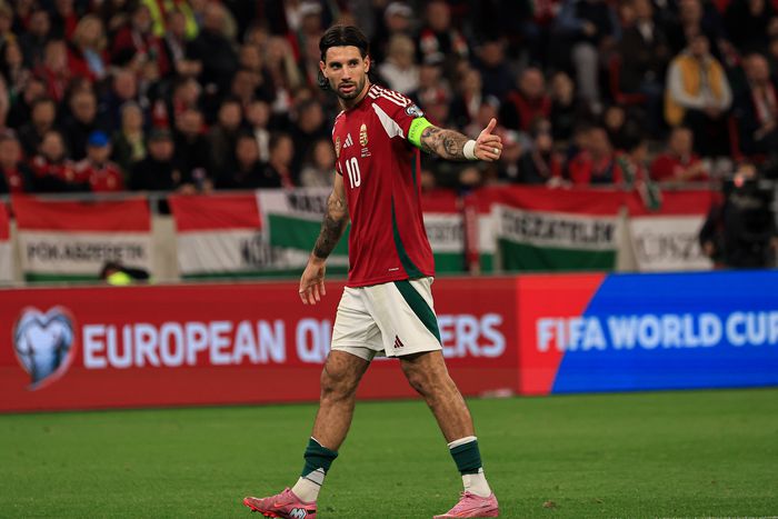 Szoboszlai Dominikék piros-fehér-zöld szerelésben lépnek pályára