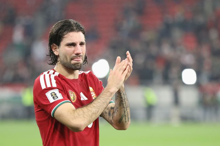 Eltört a mécses a lefújás után. Fotó: Juhász Sára