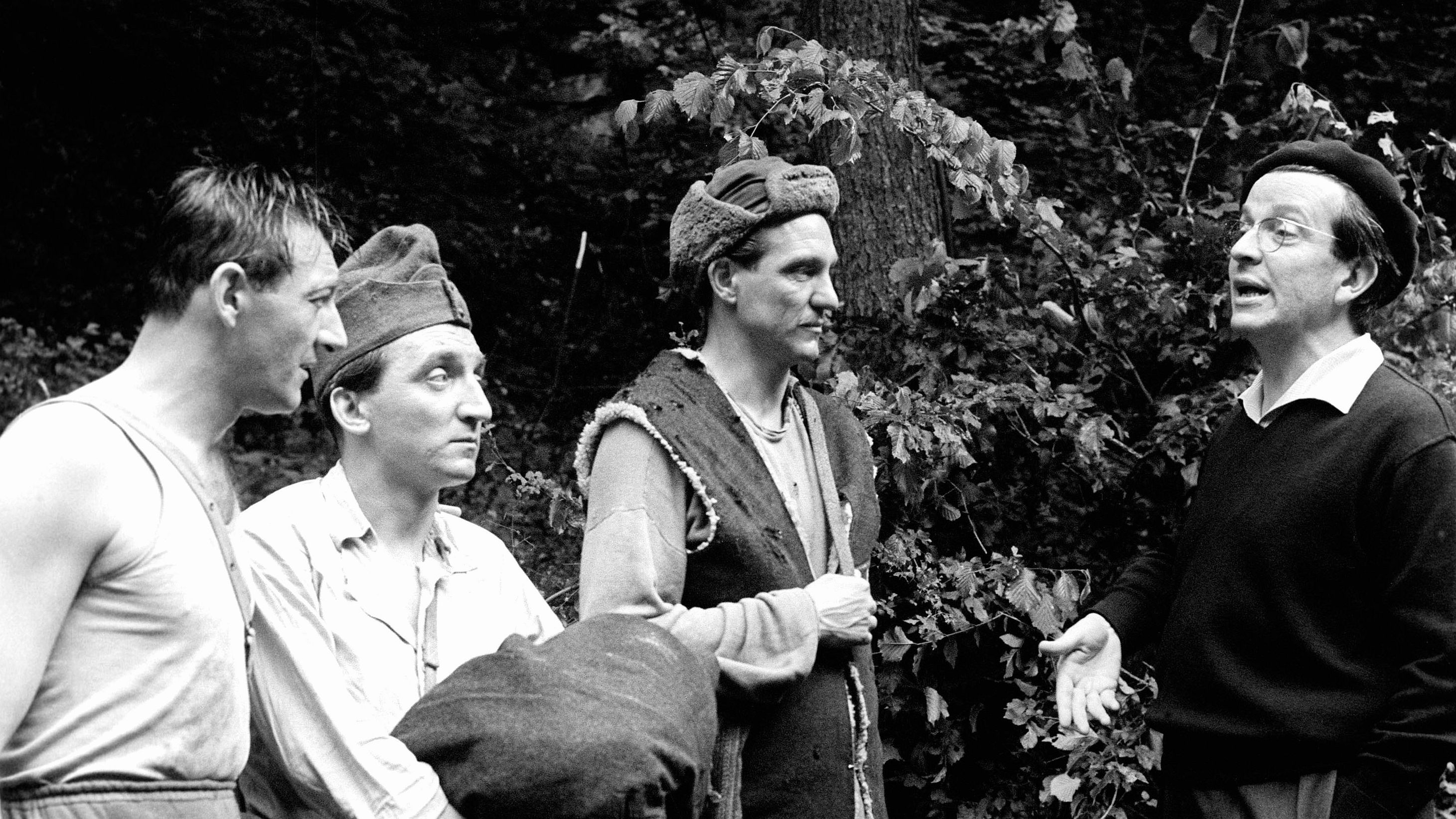 Szilágyi I Gyula (jobbról a második) Fábri Zoltán rendező utasításait hallgatja. A képen balról Sinkovits Imre, mellette Gera Zoltán (fotó: MTI, Bojár Sándor)