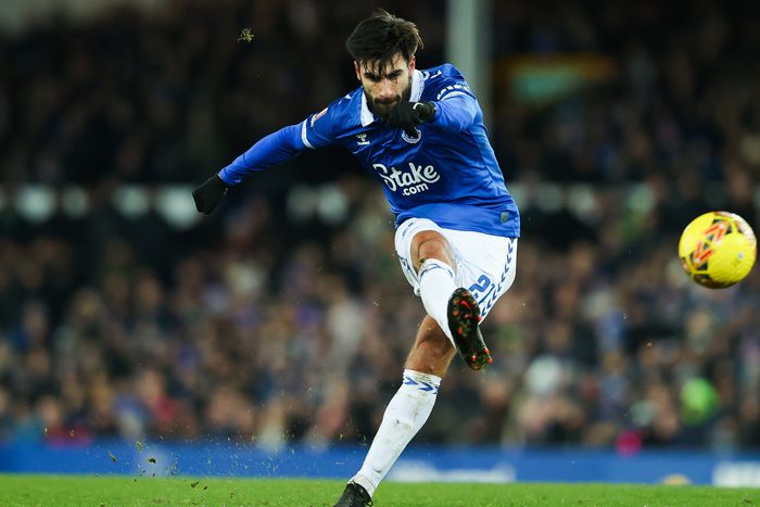 André Gomes szabadrúgásgólja döntött