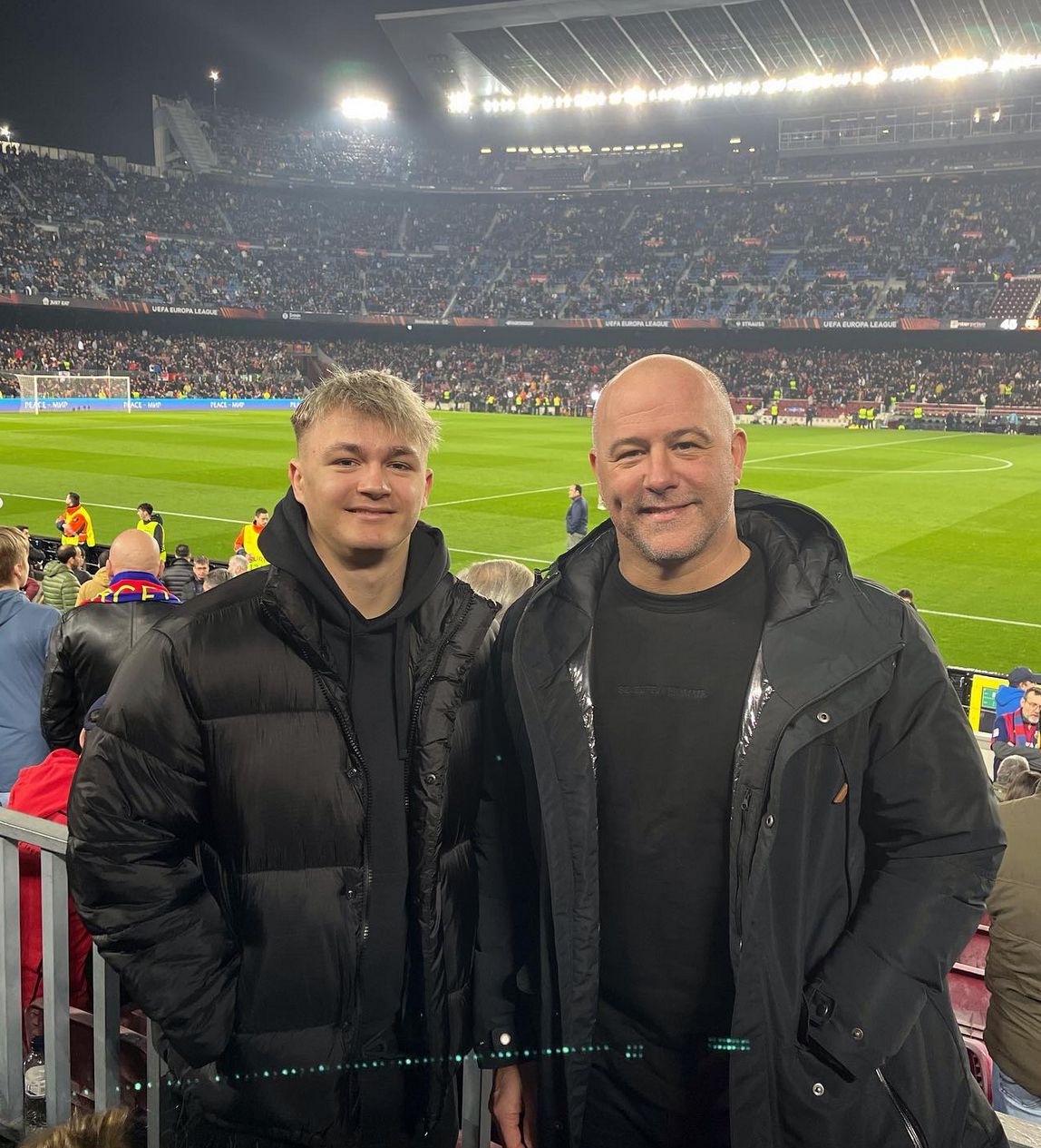 Király Gábor fia, Mátyás gyerekkora óta Manchester-drukker, Barcelonában a lelátón szorított kedvencei sikeréért / Fotó:  Instagram