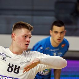 Műteni kell a magyar válogatott játékost