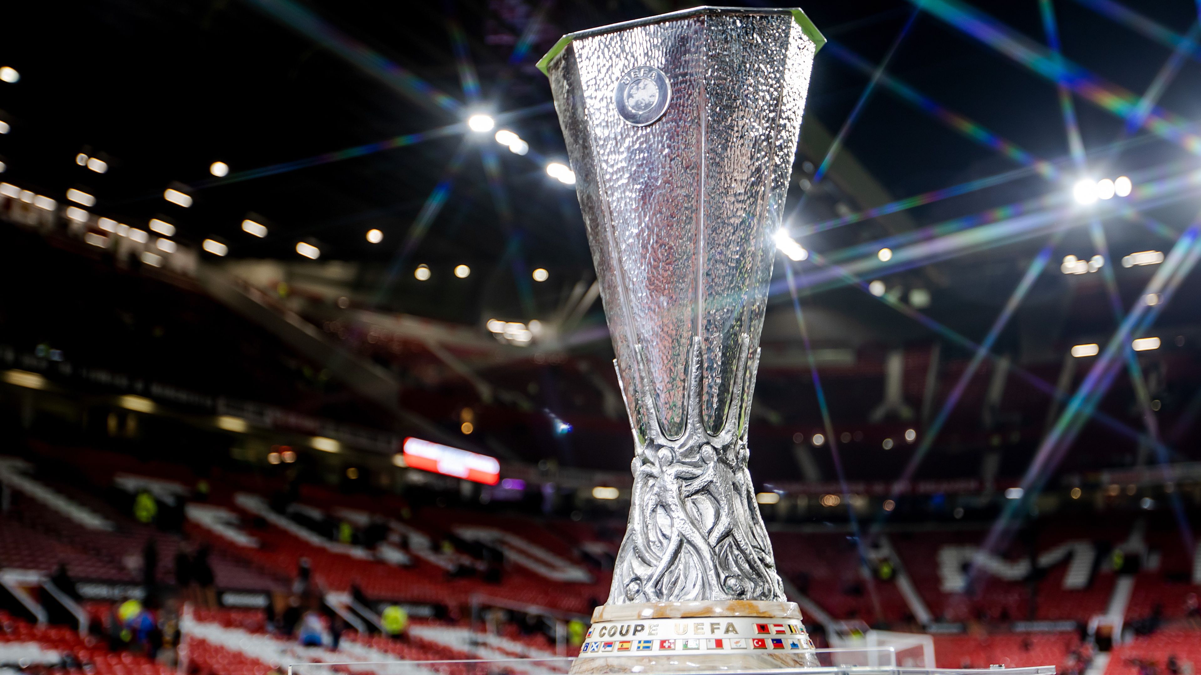 Már csak nyolc csapatnak van esélye a magasba emelni az Európa-liga trófeáját (Fotó: Getty Images)