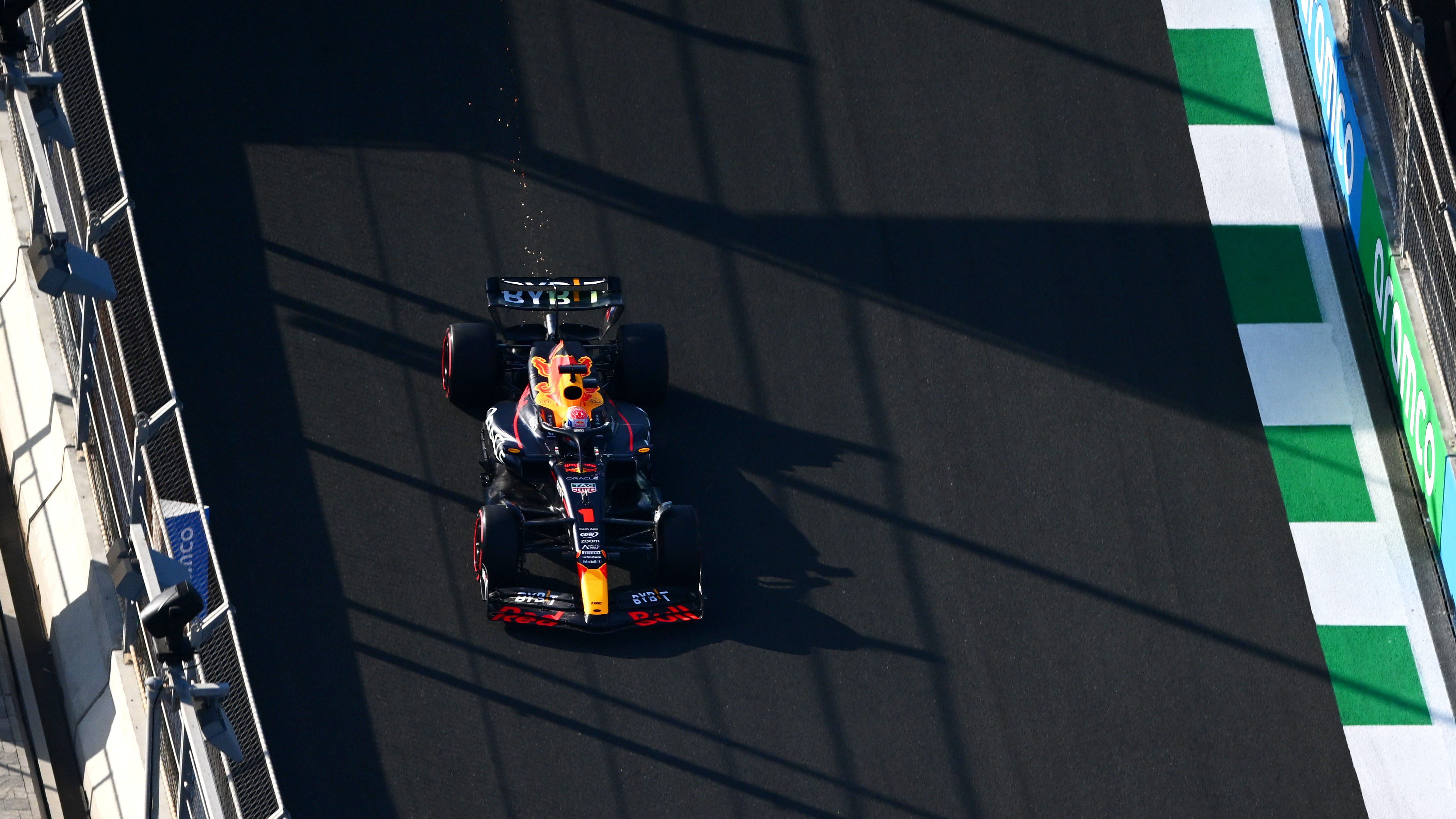 Verstappen nyerte a második szabadedzést, Hamilton a top tízbe sem fért be Szaúd-Arábiában – videókkal