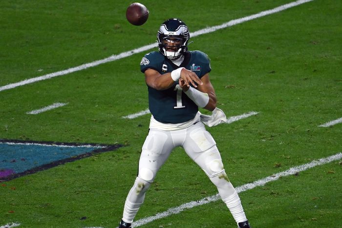 Jalen Hurts rekordszerződést kapott