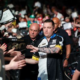 Van Gerwen hazai pályán gyorsan kiesett; új győztes a Premier League idei sorozatában