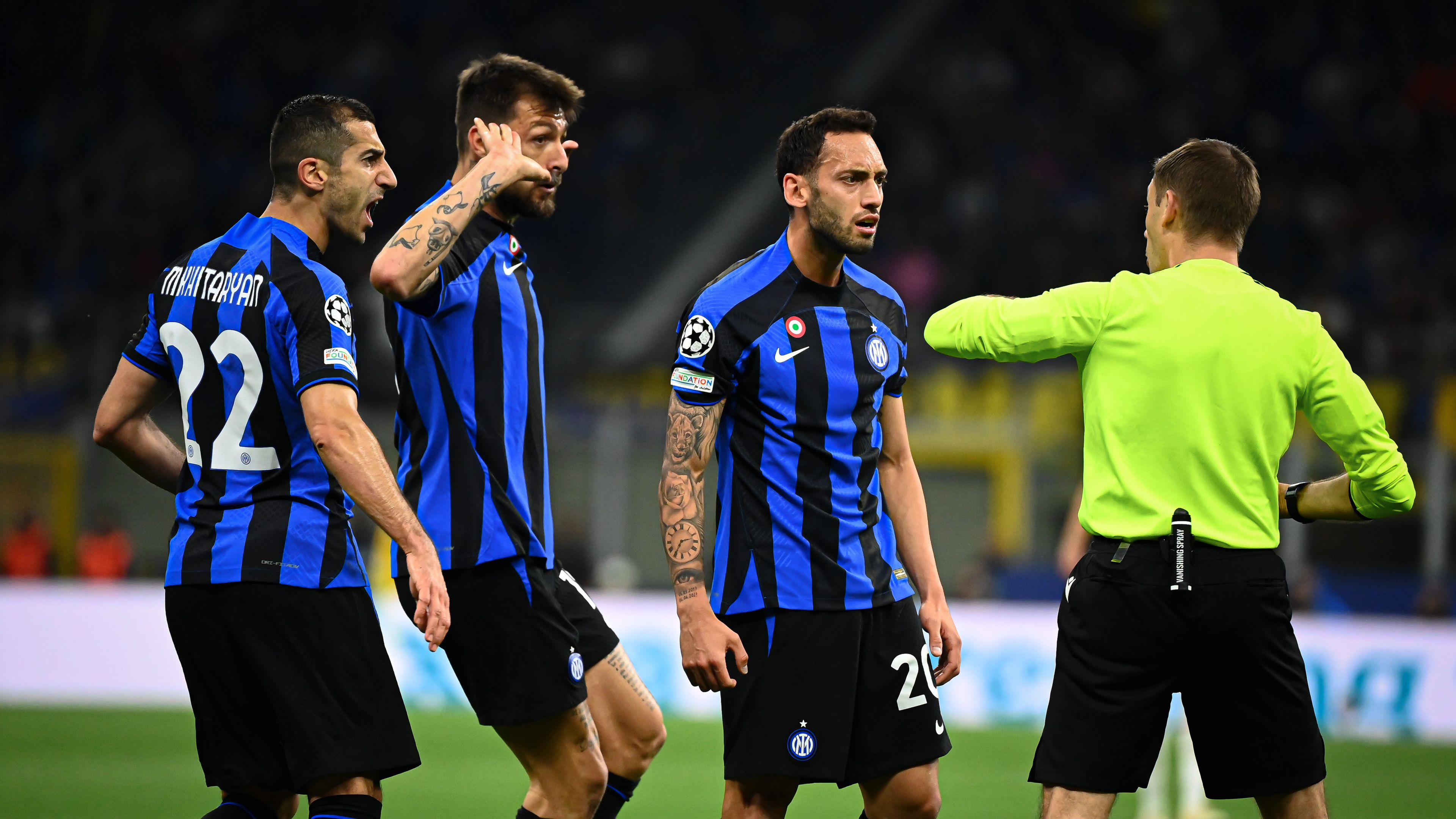 Ki kellett volna állítani az Inter játékosát? – videóval