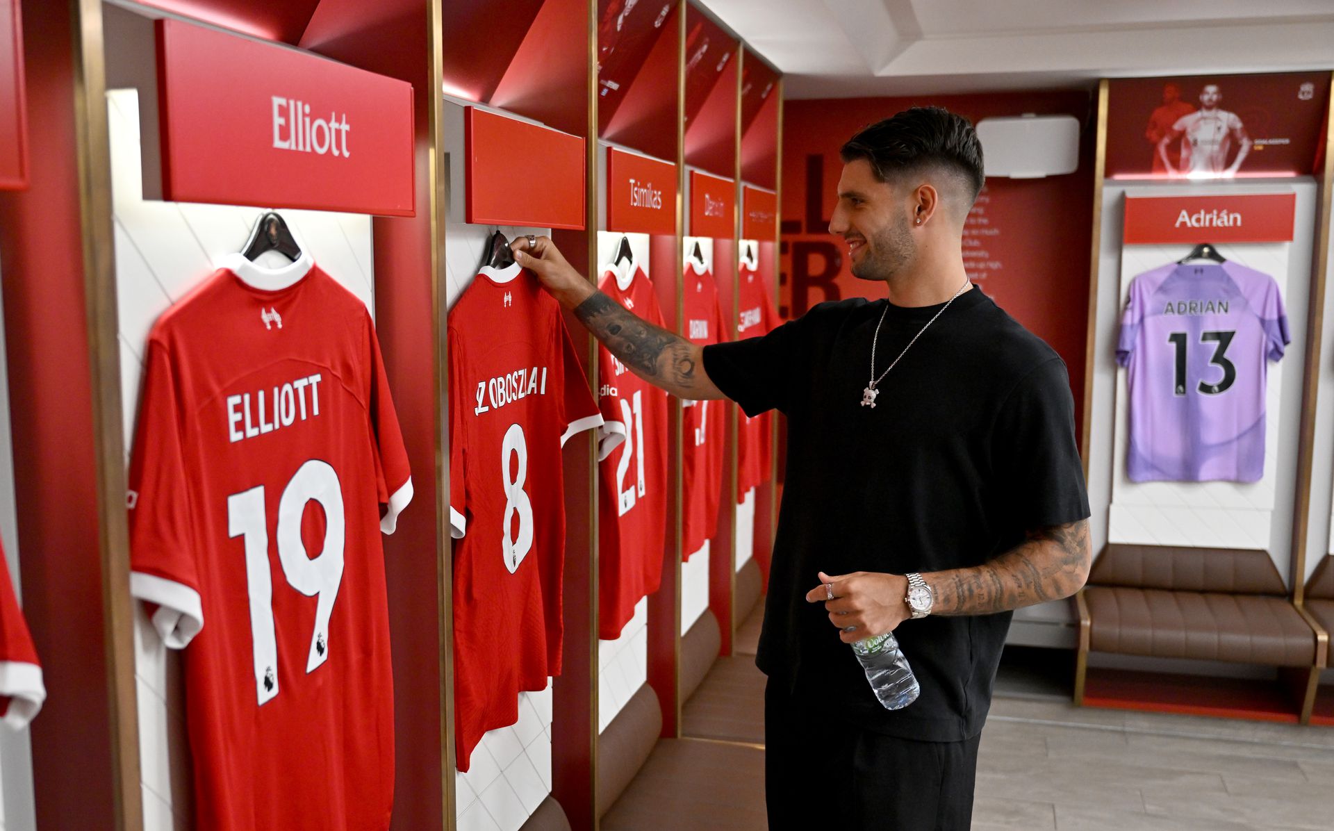 Stílusosan jelent meg az Anfielden /Fotó: Getty Images