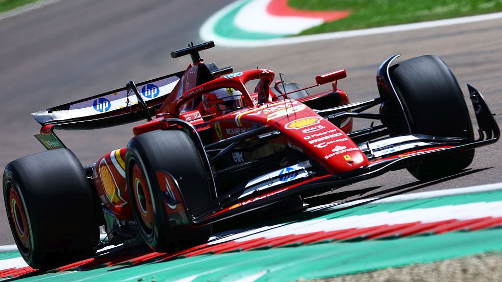 F1–hírek: Ferrari-elsőség az első szabadedzésen