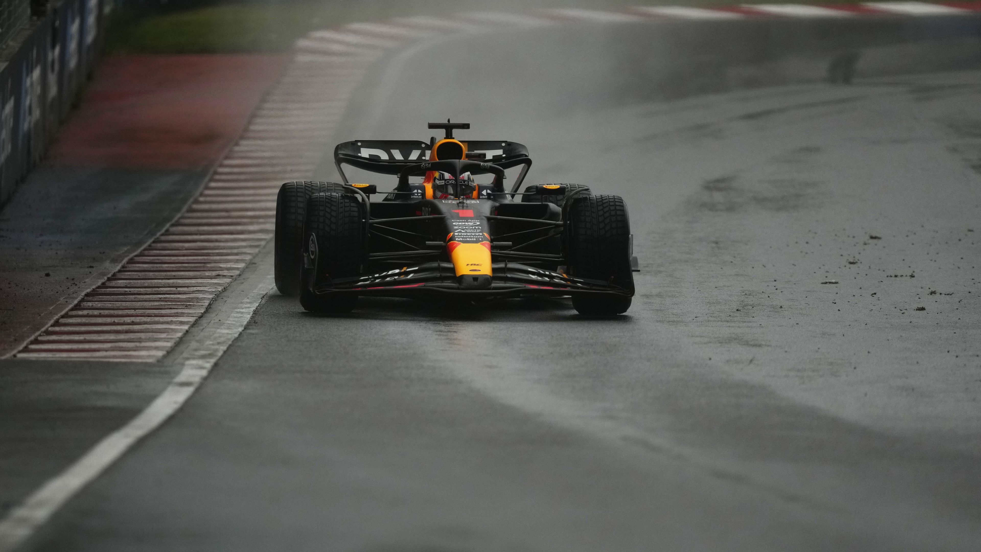 Max Verstappen nyerte az esős időmérőt
