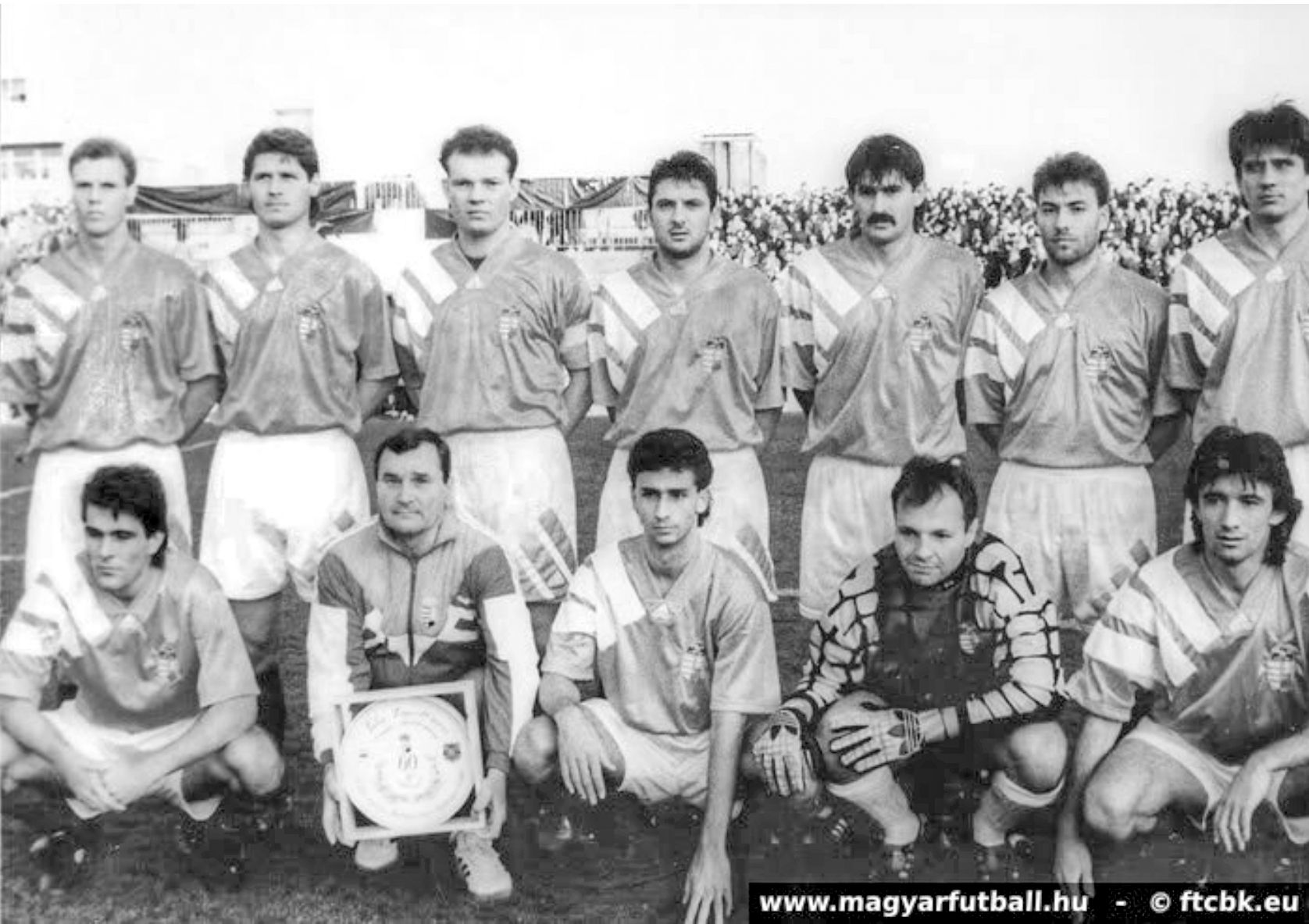 Az egykori békéscsabai hátvéd (a felső sorban jobbról a harmadik) a nemzeti csapatnak is meghatározó játékosa volt /Fotó: magyarfutball.hu