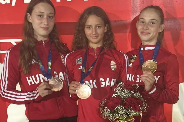 Világbajnoki bronzérmes az U17-es lánycsapat: Králl Dóra, Rajncsák Diána, Haraszin Linda