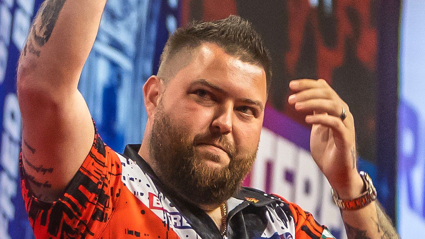 Cross 107-es átlaggal jutott tovább, Van Gerwen és Smith is negyeddöntős a World Matchplayen