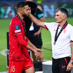 José Luis Mendilibar a lefújás után vigasztalta a játékosait