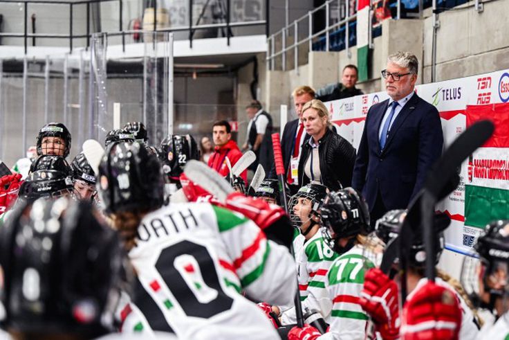 Pat Cortina marad a szövetségi kapitány