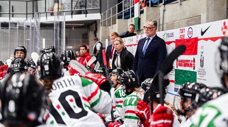 Pat Cortina marad a szövetségi kapitány