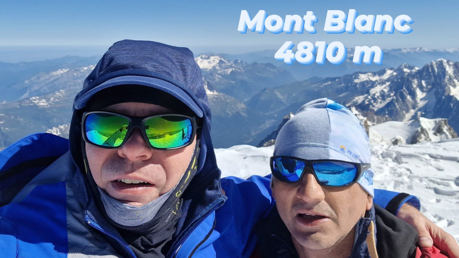 Június végén két magyar hegymászó, Neszmélyi Emil (balra) és Lengyel Ferenc Európa legmagasabb, egyes földrajzkutatók szerint második legmagasabb csúcsán. (Fotó: Neszmélyi Emil Everest & 7 Summits/Facebook)