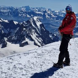 Szilánkos csigolyatörés után a Mont Blanc csúcsán – videókkal