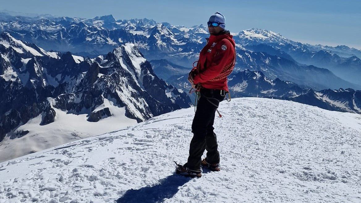 Csoda, hogy Lengyel Ferenc nem került kerekesszékbe, felépülése után pedig a Mont Blanc csúcsáról nézett körbe. (Fotó: Neszmélyi Emil Everest & 7 Summits/Facebook)
