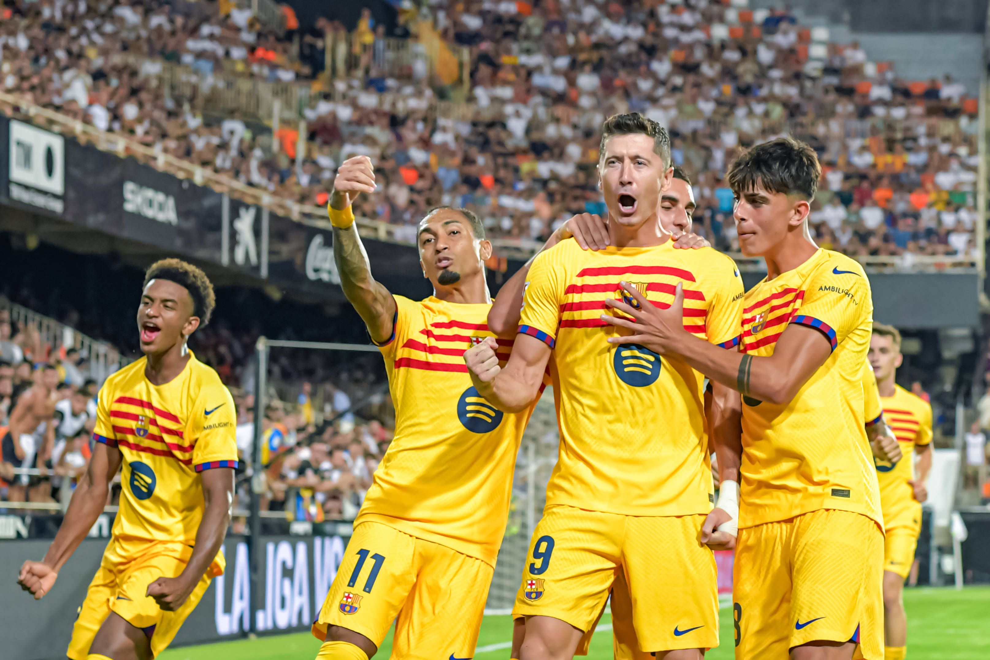 Lewandowski fordított, győzelemmel kezdődött a Flick-éra