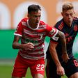 Óriási blama: a Bayern kikapott Augsburgban; Reus könnyek között, hordágyon hagyta el a pályát