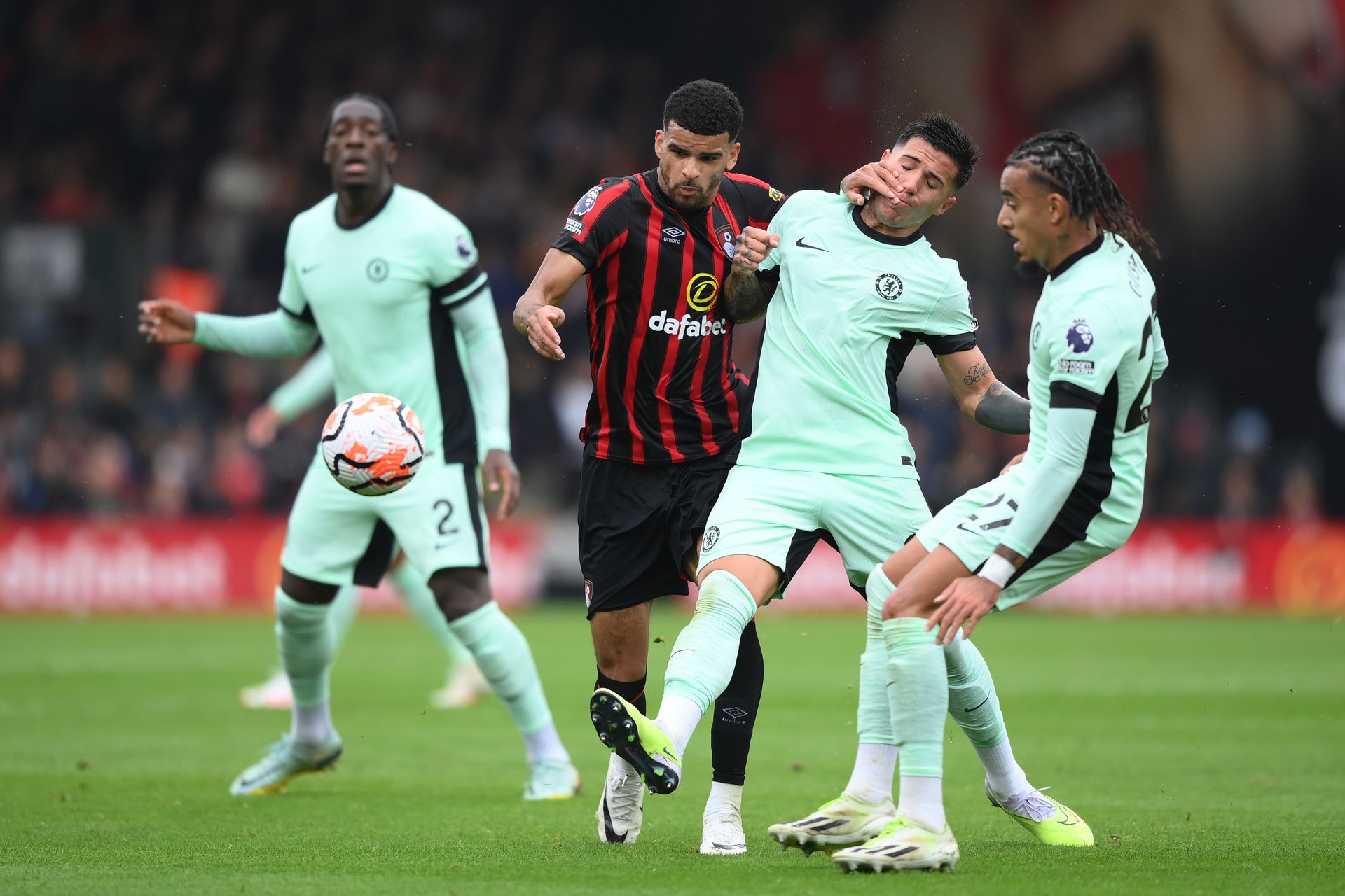 Solanke és Enzo Fernandez duettje a Bournemouth–Chelsea bajnokin Fotó: Getty Images